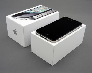 Apple iPhone 4S 32GB - $ 376 USD