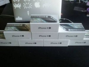 For sale: New iPhone 4s/4 32GB , iPad 2 / 3 64gb , B.B Torch 9900,9930 , Samsung S2  Buy 2 get 1 free 