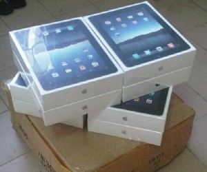 For Sale:: BlackBerry Bold Touch 9900 / Ipad 2 + 3G Wi-Fi 64gb / Iphone 4 32gb &amp; Samsung Galaxy S2