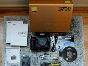   Nikon D700 DSLR Camera + Nikon AF-S DX 18-200mm lens