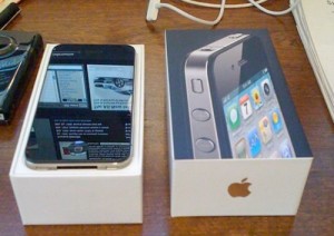 FOR SALE : Apple iphone 4s 32GB unlocked