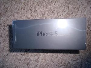 for sales Brand new Apple iphone 5 cost $600 USD