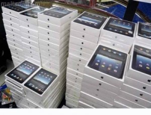 RAMADAN PROMO BUY 1 Get 1 Free BUY Brand New Authentic Factory Unlocked Apple iphone 4G HD 32GB, Blackberry Torch 9800, Apple iP