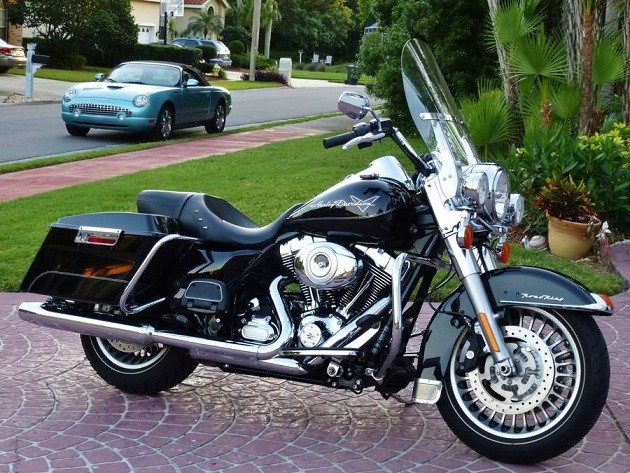 2013 HARLEY DAVIDSON TOURING FLHR ROAD KING TOP OF THE LINE!