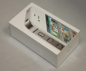 For Sale:Apple iPhone 4S 64GB White 3G Cell Phone w/ 8 MP Camera / A5 Processor. 