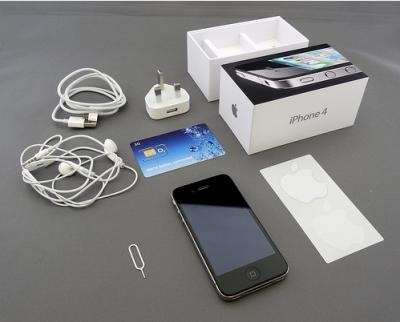 F/S:BRAND NEW UNLCOKED APPLE IPHONE 4 HD 32GB/BLACKBERRY TOUCH 9800 SLIDER