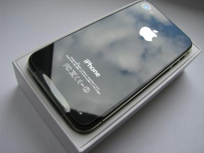 Xmass Bonanza Offer : Apple iPhone 4g 32gb/16gb Unlocked