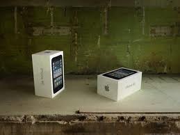 BUY NEW 4g apple iphone 32gb white and black 