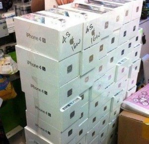 Brand New Apple iPhone 5,iPhone 4s,Blackberry Bold 5 and Lot of Home Electronics