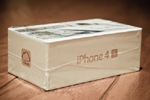 Original iPhone 4s Unlocked ( Free Home Delivery )