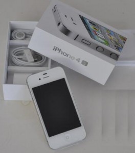 Apple iPhone 4S 64GB / Blackberry Touch 9900
