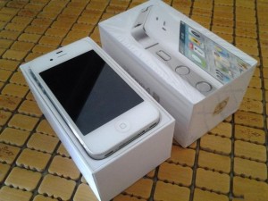 Apple iphone 4s and Blackberry P9981 Porsche