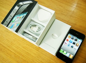 Apple iPhone 4S 64GB,BB BOLD TORCH 9900 Unlocked 