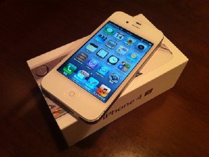 Brand new Apple iphone 4s 32gb unlocked/skype:stewartstoresltd