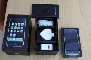  Selling: Original Apple iphone 4s 64gb (white)