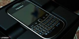 BlackBerry Bold Touch 9900 Quadband 3G HSDPA GPS Unlocked Phone (SIM Free)