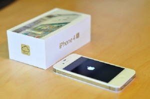BRAND NEW::: Apple iPhone 4S, iPad 2 ,Samsung Galaxy III 