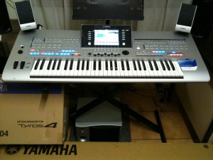 Yamaha Tyros 4 (61-Key Pro Arranger Workstation)