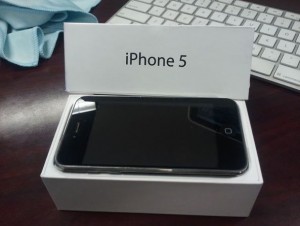 Brand New FULLY SIM UNLOCKED Apple iPhone 5 16GB &amp; iPHONE 4S 64G