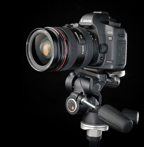 Buy 2 units Canon EOS 5D Mark II OR Nikon D700 12MP DSLR &amp; get 1free