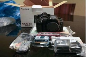 Canon EOS 5D Digital Camera Body + EF 24-105mm F4 L Lens 