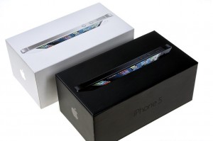 Xmas Sales : BRAND NEW UNLOCKED APPLE IPHONE 5 64GB , SAMSUNG GALAXY S III