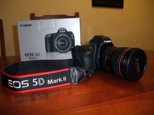 Brand New Canon EOS 5D Mark II 21MP DSLR Camera with 24-105mm IS Lens, Nikon D700 Slr Digital Camera