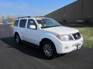 For Sale Faily Used like brand new 2010 Nissan Pathfinder White
