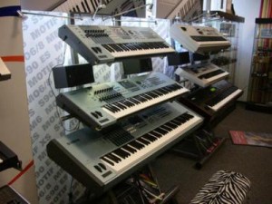 Yamaha Tyros 4 61-Key Arranger Workstation Keyboard For sale