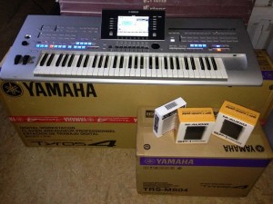 Venda: Yamaha Tyros 4 Arranger de Korg PA3X, Selmer (Paris) Saxofone Tenor 54S profissionais