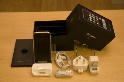 New Apple iPhone 3G S 32GBGB (Unlocked) $380USD