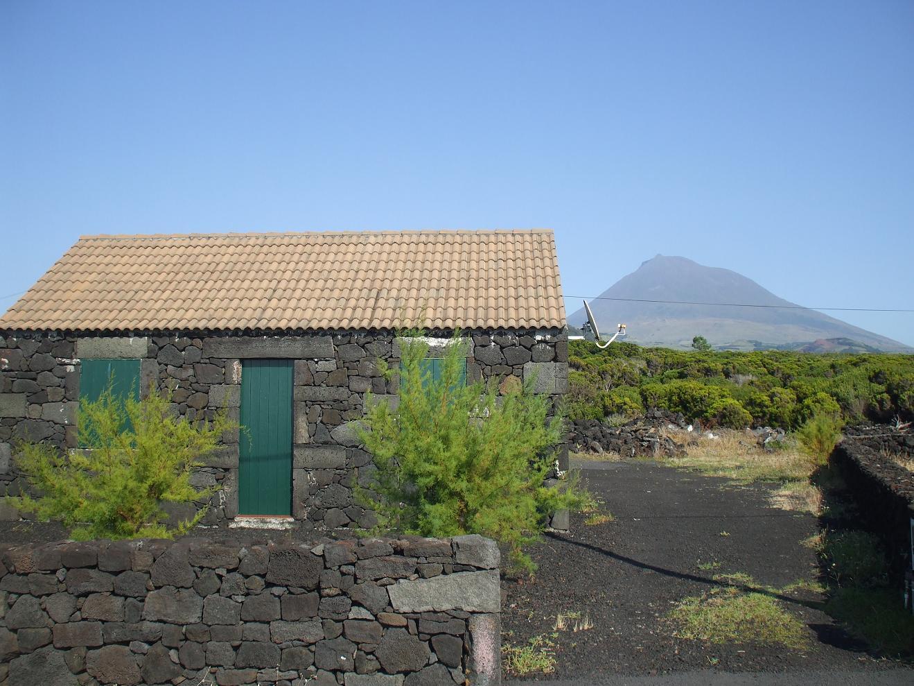 Holiday Stone House in Paradise
