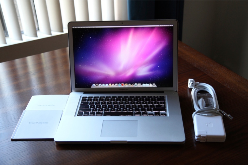 sell:Apple Macbook pro 13.3&quot; 2.26ghz, 4 GB RAM-300GB HD