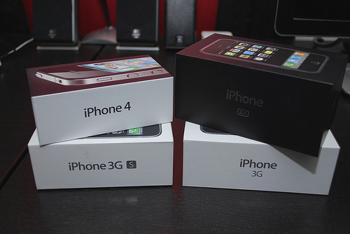 BUY FACTORY UNLCOKED APPLE IPHONE 4G 32GB BRAND NEW.