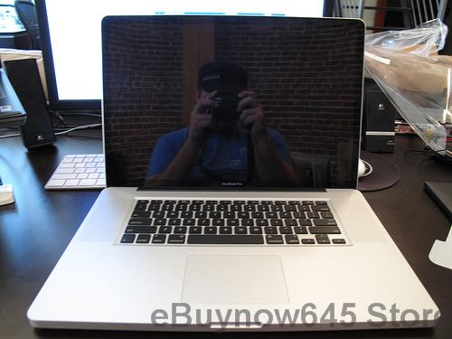 Apple Macbook Pro 17 3.06Ghz w/7200RPM 500GB 8GB Z