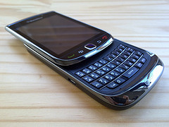 F/S:BLACKBERRY Torch 9800 Slider/APPLE IPHONE 4 32GB