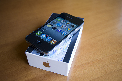 iPhone 4, Blackberry Torch 9800 Promo, Buy 2 and 1 Free @ $250usd