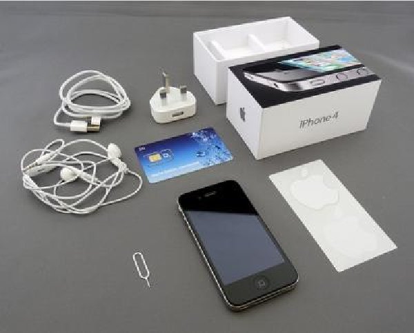 Original Factory Unlocked Apple iPhone 4 32GB / iPad 3+WIFI 64GB / Blackberry Tourch