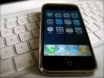 Apple iPhone 4G,Nokia N8,BB 9800,SE X10,HTC HD7