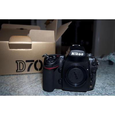 Brand new Nikon D700 12MP DSLR Camera/Canon EOS 5D Mark II 21MP DSLR Camera