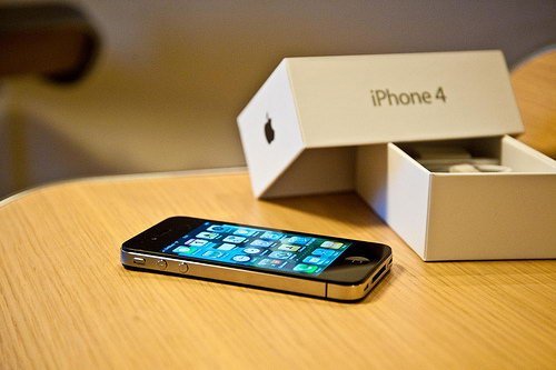 BRAND NEW UNLOCKED  APPLE IPHONE 4G 32GB-$300USD/ BUY 2 GET 1 FREE