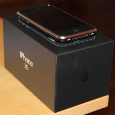 Buy new Apple iphone 3GS 32GB.