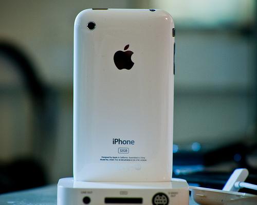 BUY Brand New Factory Unlocked Apple iphone 4G HD 32GB, Blackberry