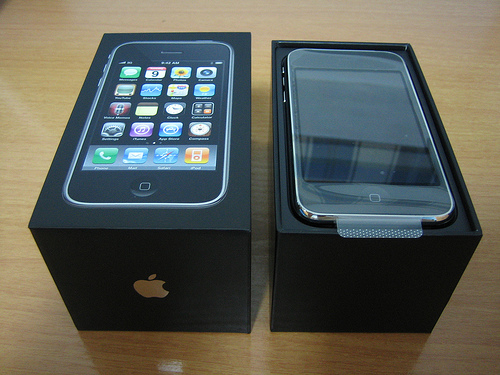 FOR SALE:APPLE IPHONE 3GS 32Gb$200/ BUY 2 GET 1 FREE