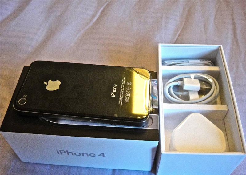 BRAND NEW AUTHENTIC APPLE IPHONE 4 32GB AT DISCOUNT PRICE