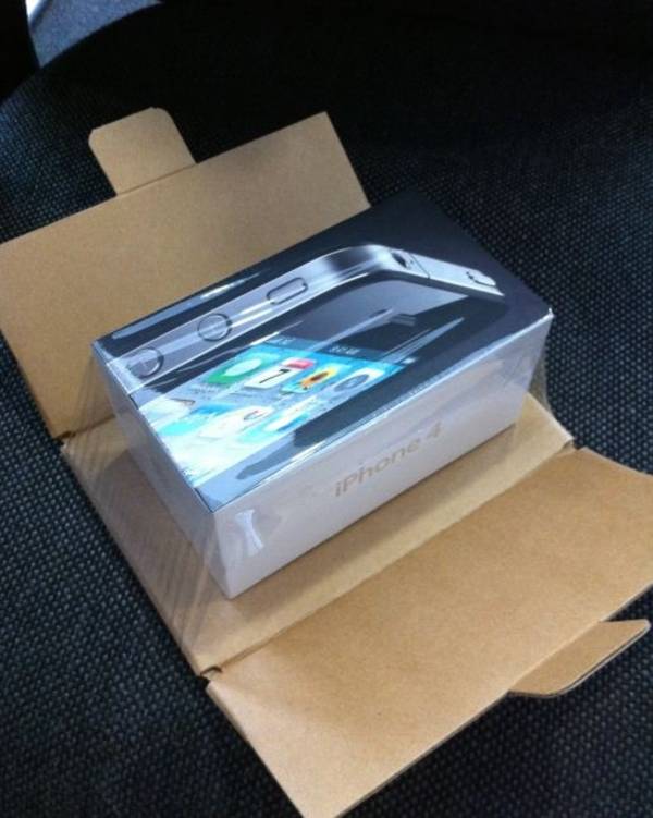 Buy 2 get 1 free: Apple iphone 4g 32gb